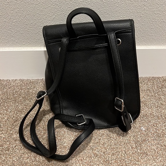 Black backpack - Picture 2 of 2